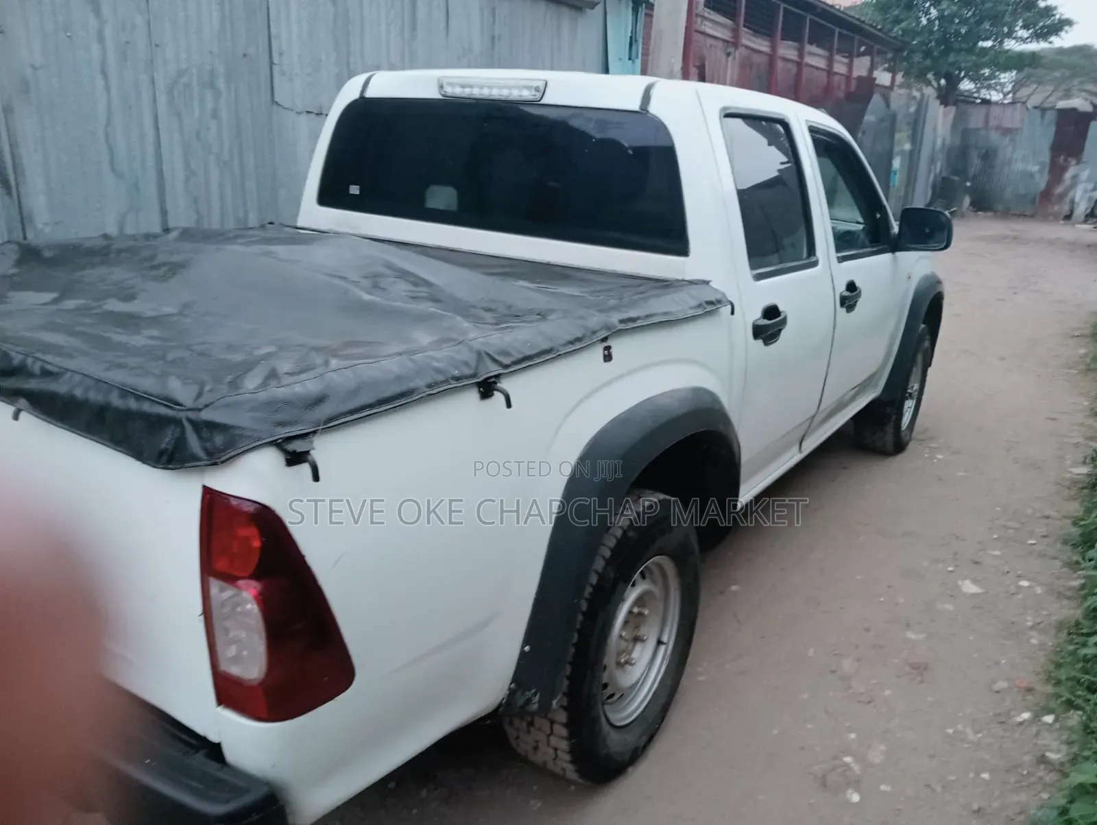 Isuzu D-MAX 2011 Silver