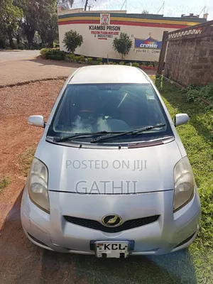 Toyota Vitz 2010 Silver