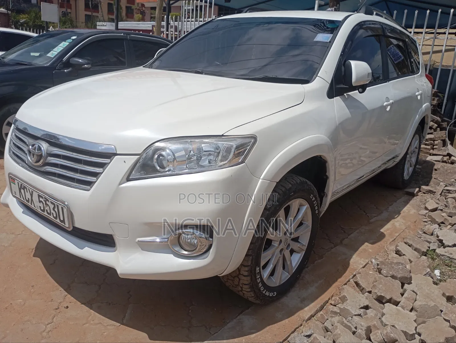 Toyota Vanguard 2012 White