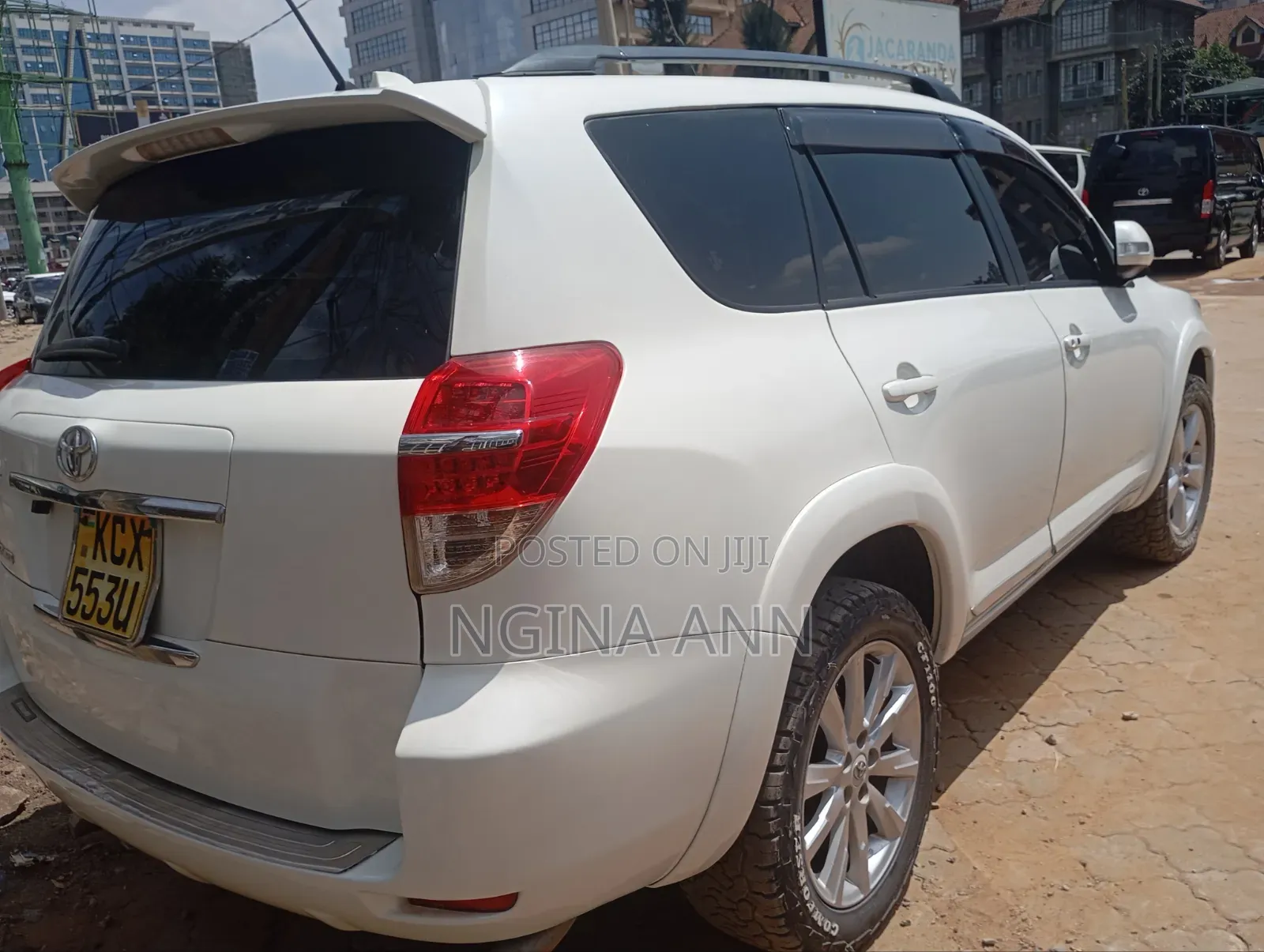 Toyota Vanguard 2012 White