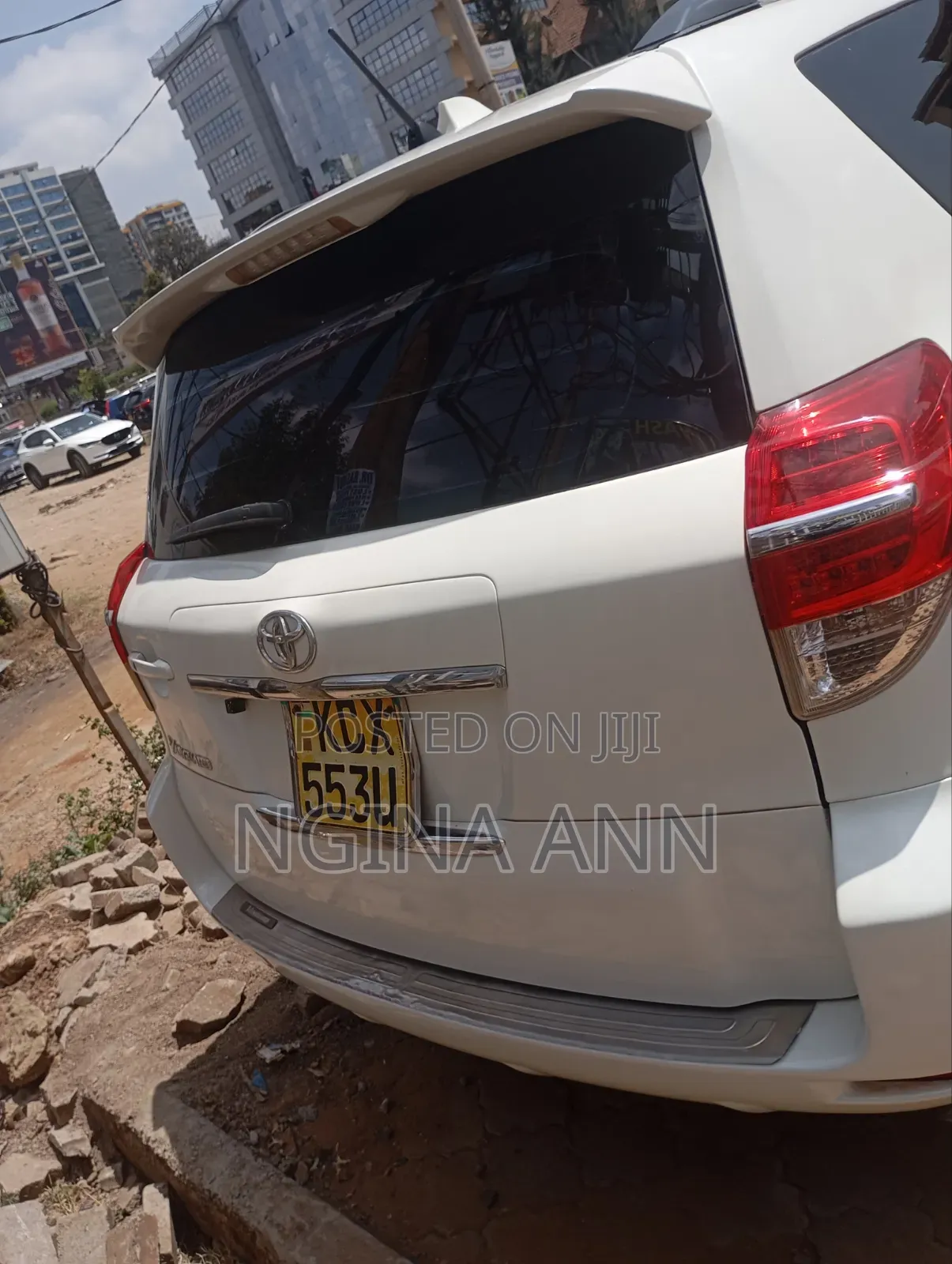 Toyota Vanguard 2012 White