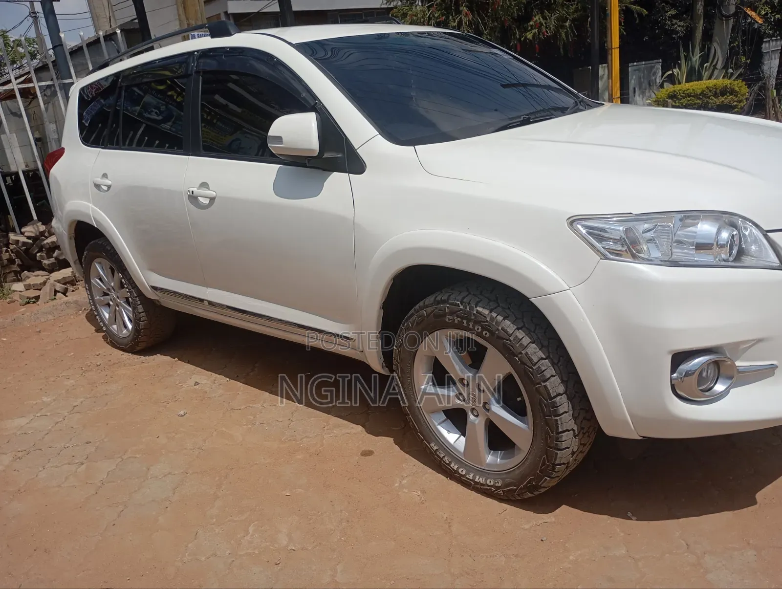 Toyota Vanguard 2012 White