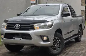 Toyota Hilux Revo Smart Cab Deisel 2.4 RWD 2018 White