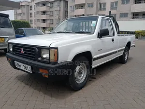 Mitsubishi L200 1996 White