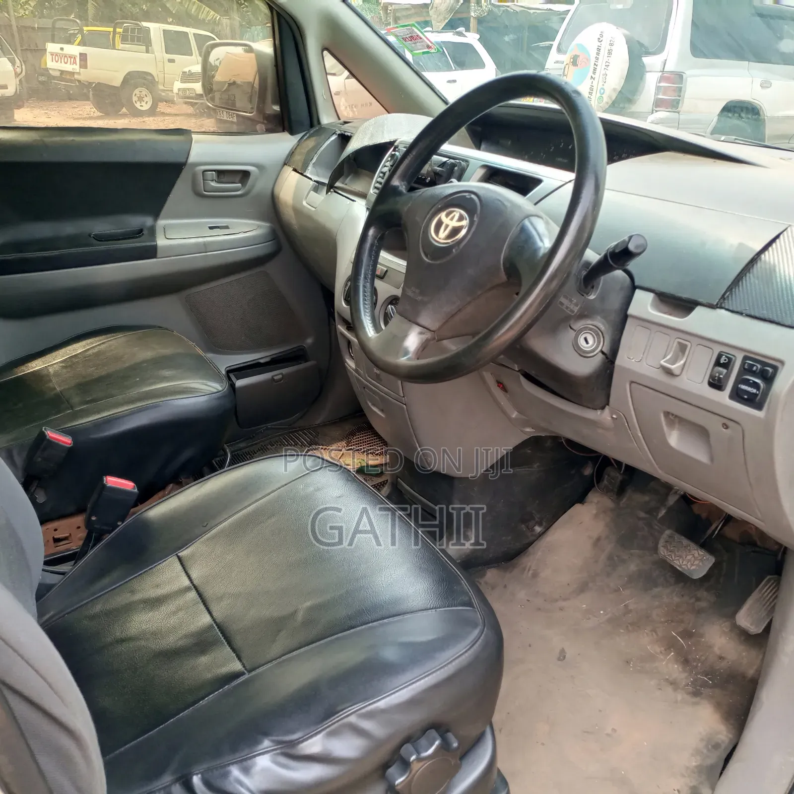 Toyota Noah 2009 Silver