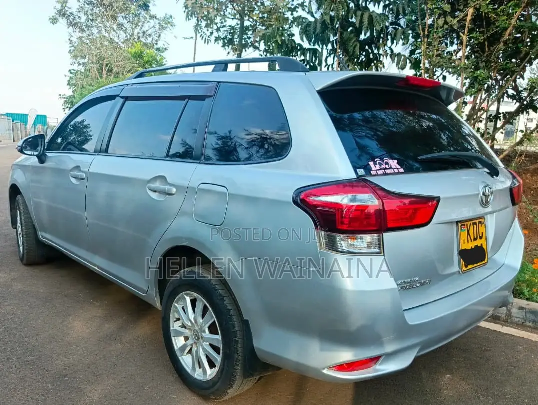 Toyota Corolla Fielder 2015 Silver