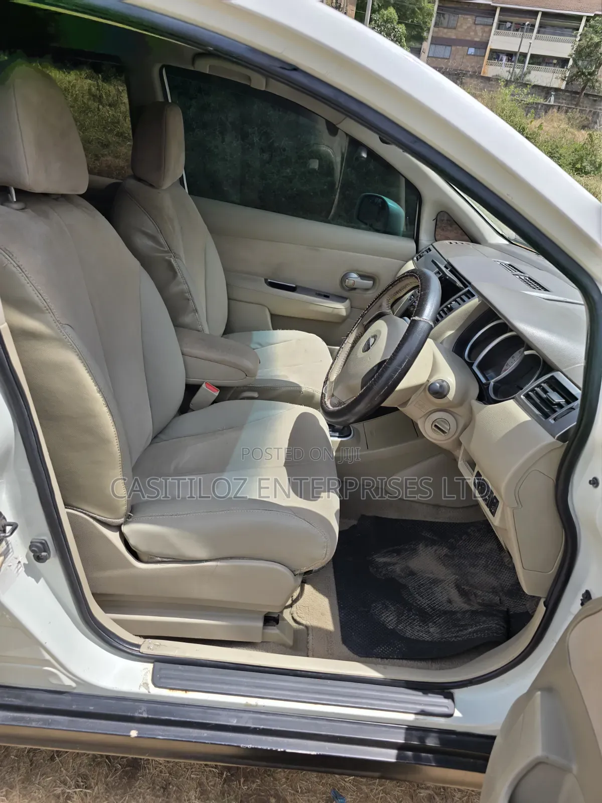 Nissan Tiida 2011 White