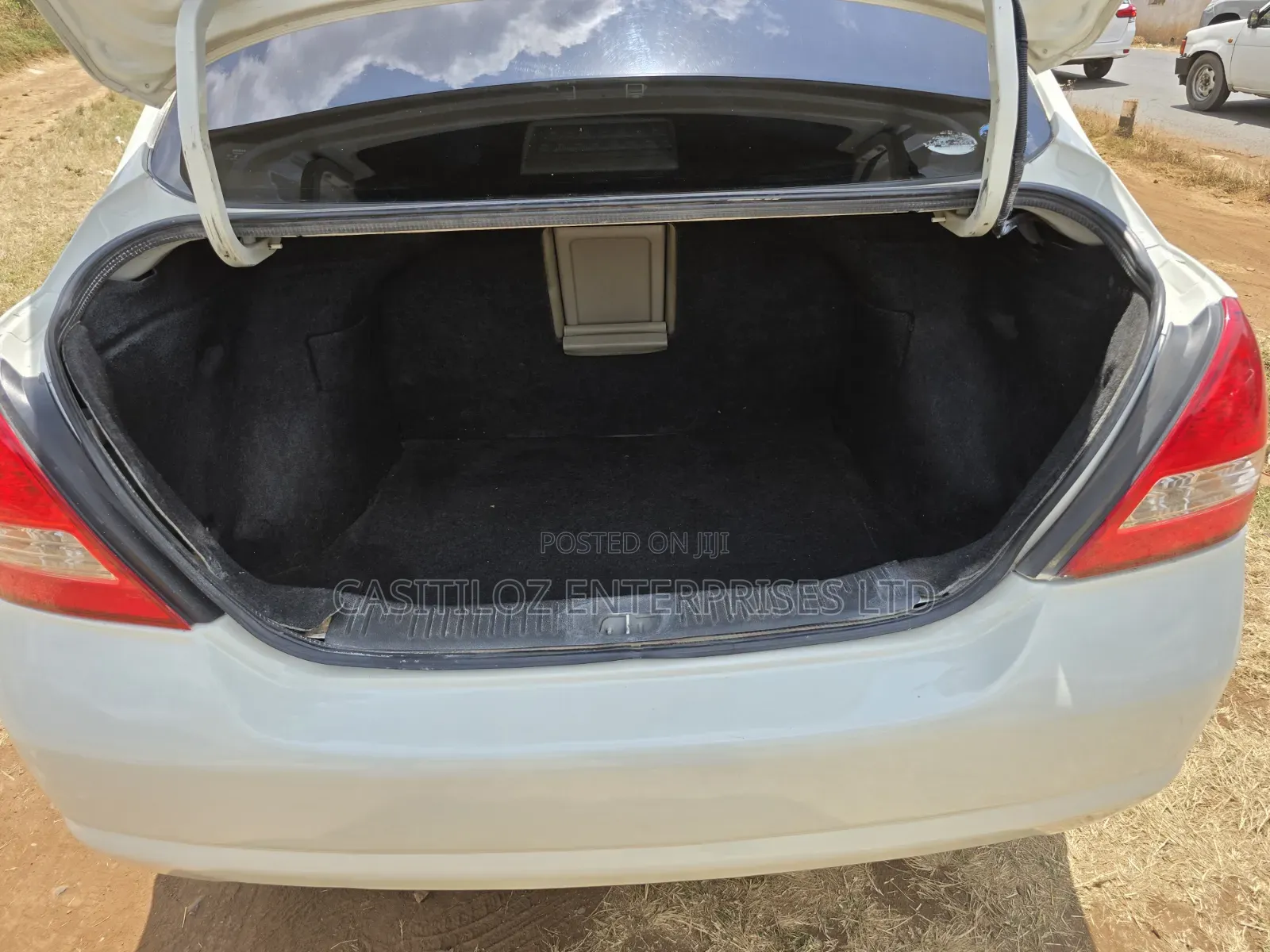 Nissan Tiida 2011 White