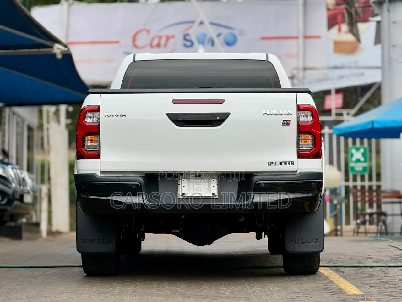 Toyota Hilux 2021 White