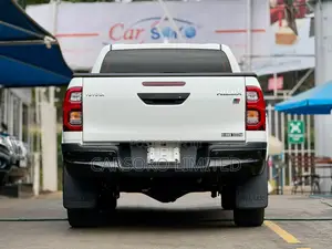 Toyota Hilux 2021 White