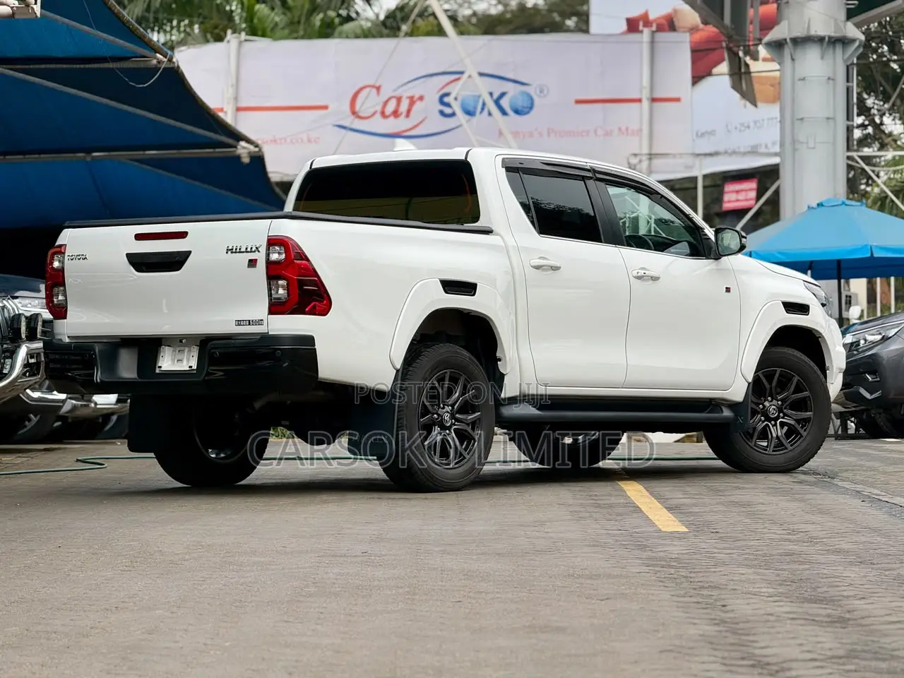 Toyota Hilux 2021 White