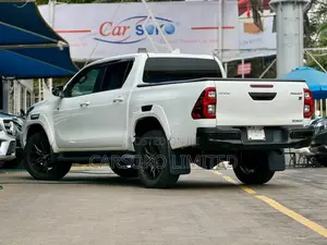 Toyota Hilux 2021 White