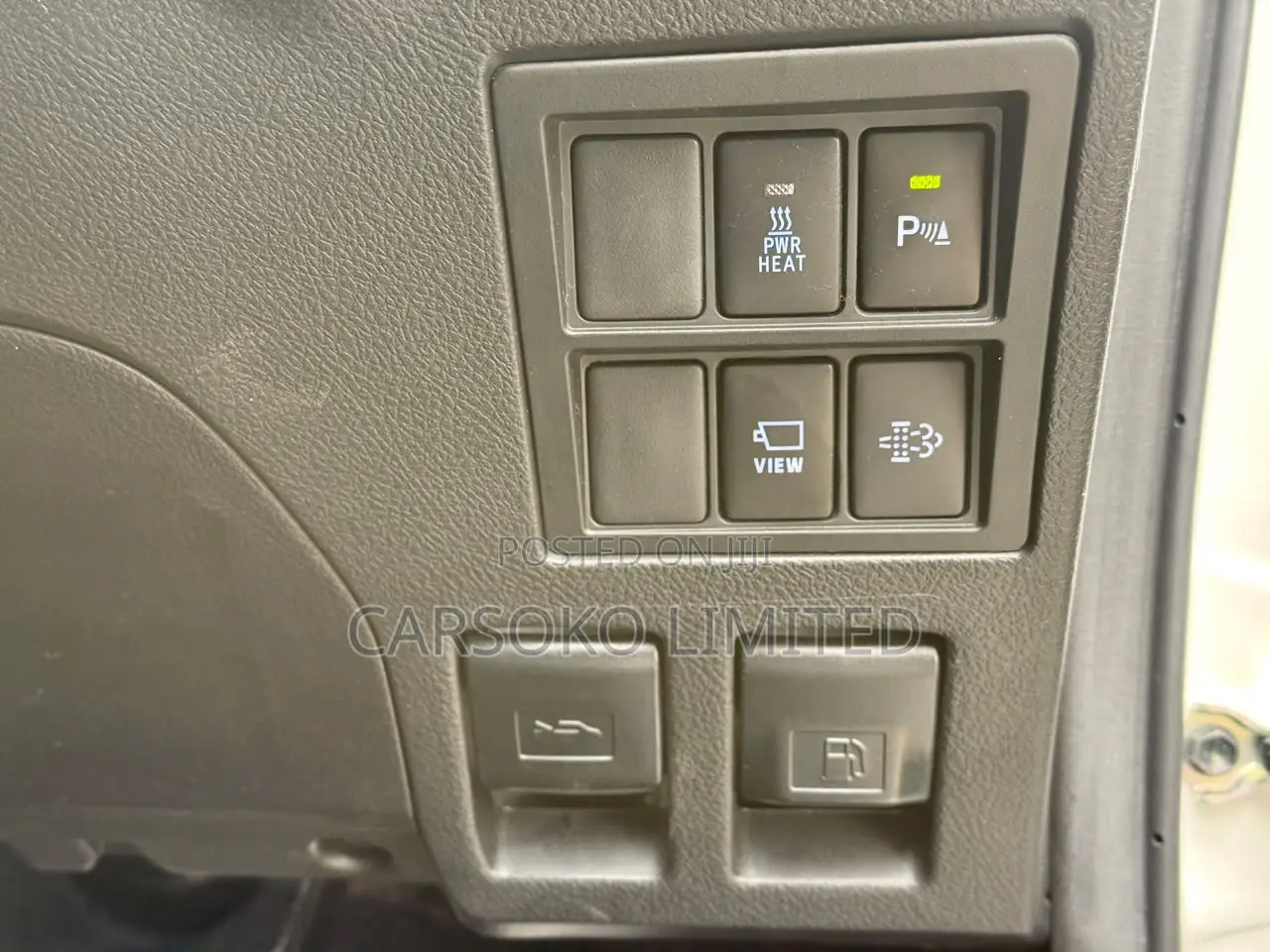 Toyota Hilux 2021 White