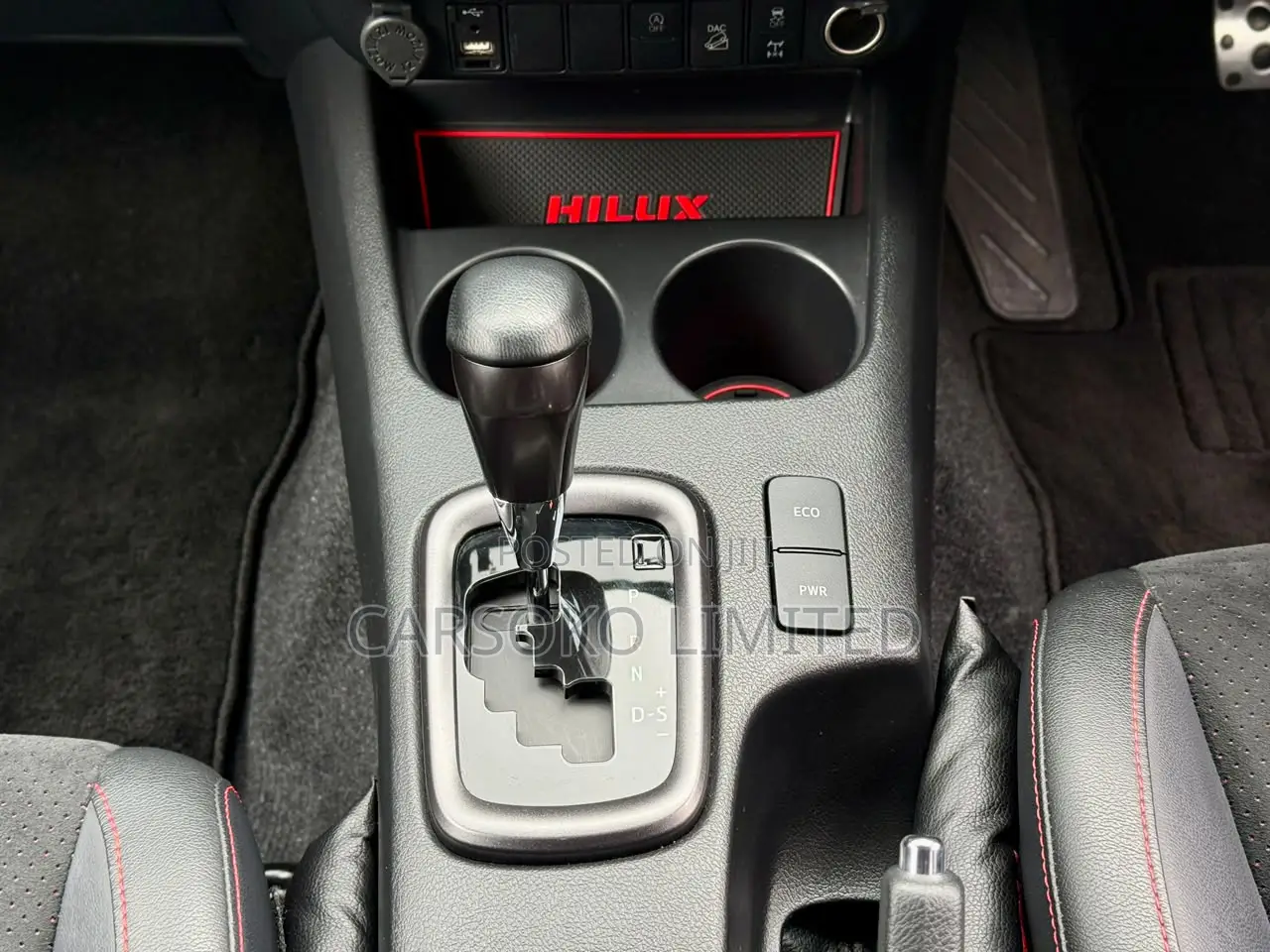 Toyota Hilux 2021 White