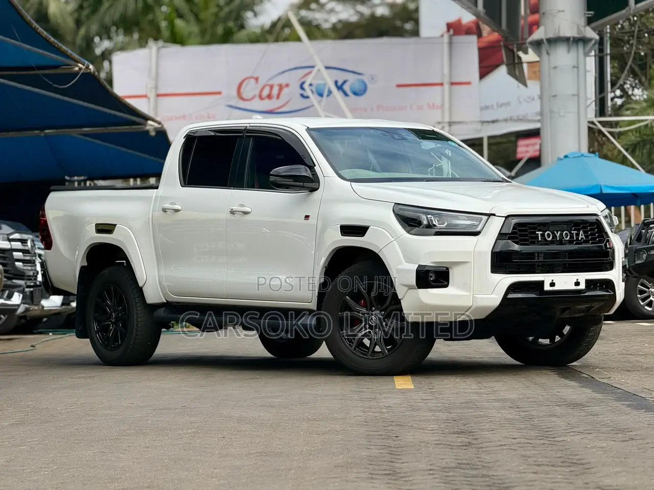 Toyota Hilux 2021 White