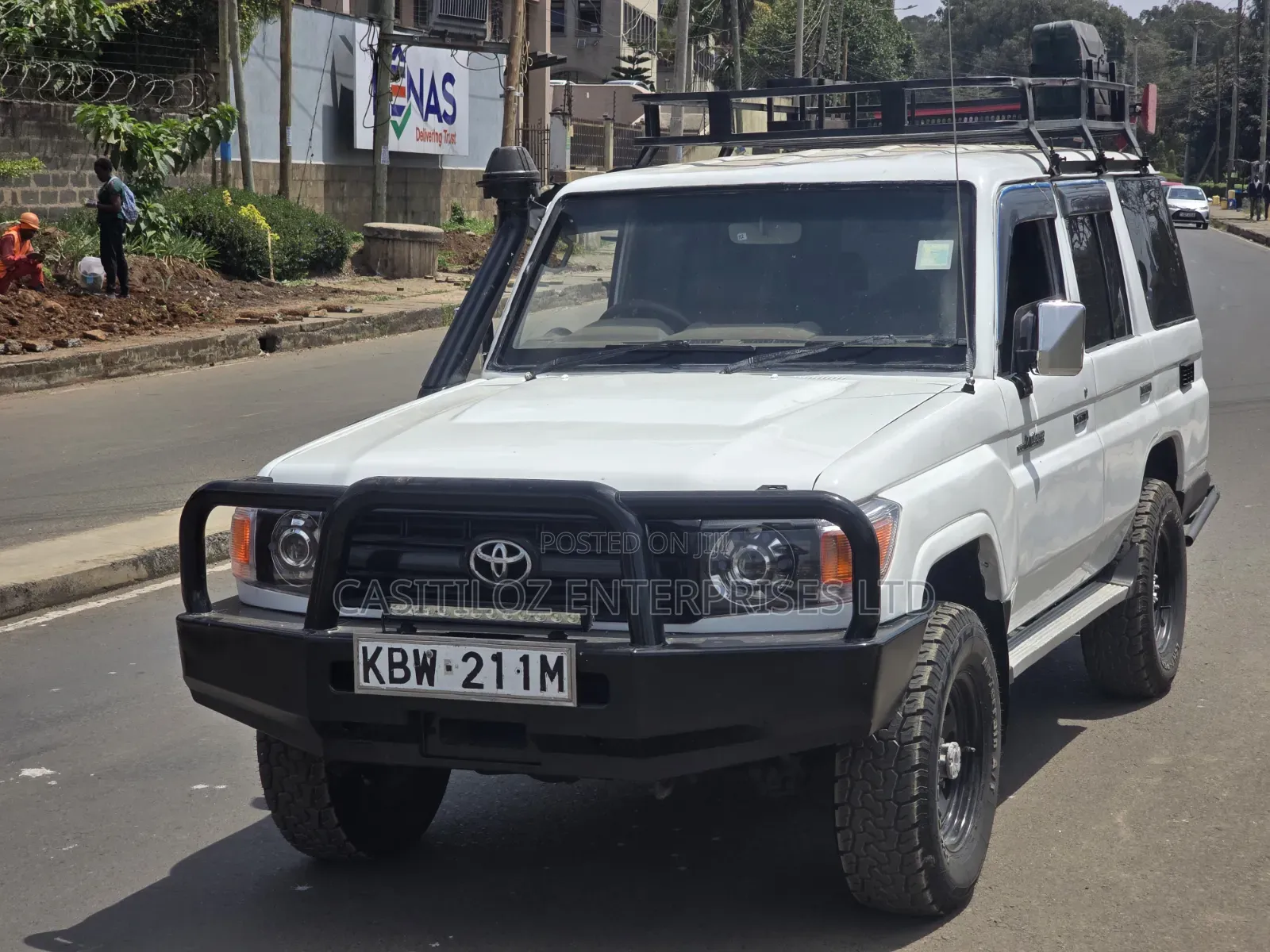 Toyota Land Cruiser 2010 White