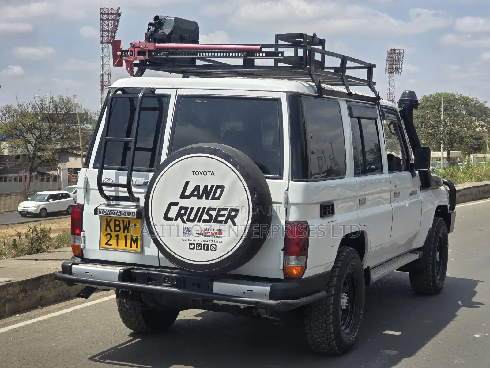 Toyota Land Cruiser 2010 White