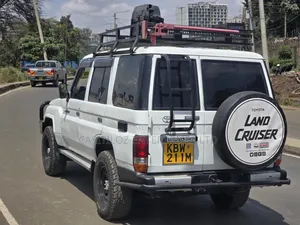 Toyota Land Cruiser 2010 White