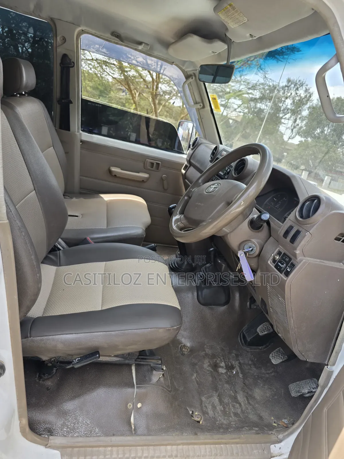 Toyota Land Cruiser 2010 White