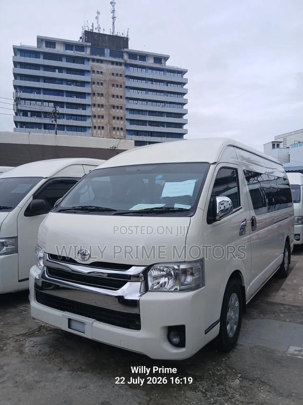 Toyota HiAce 2019 White