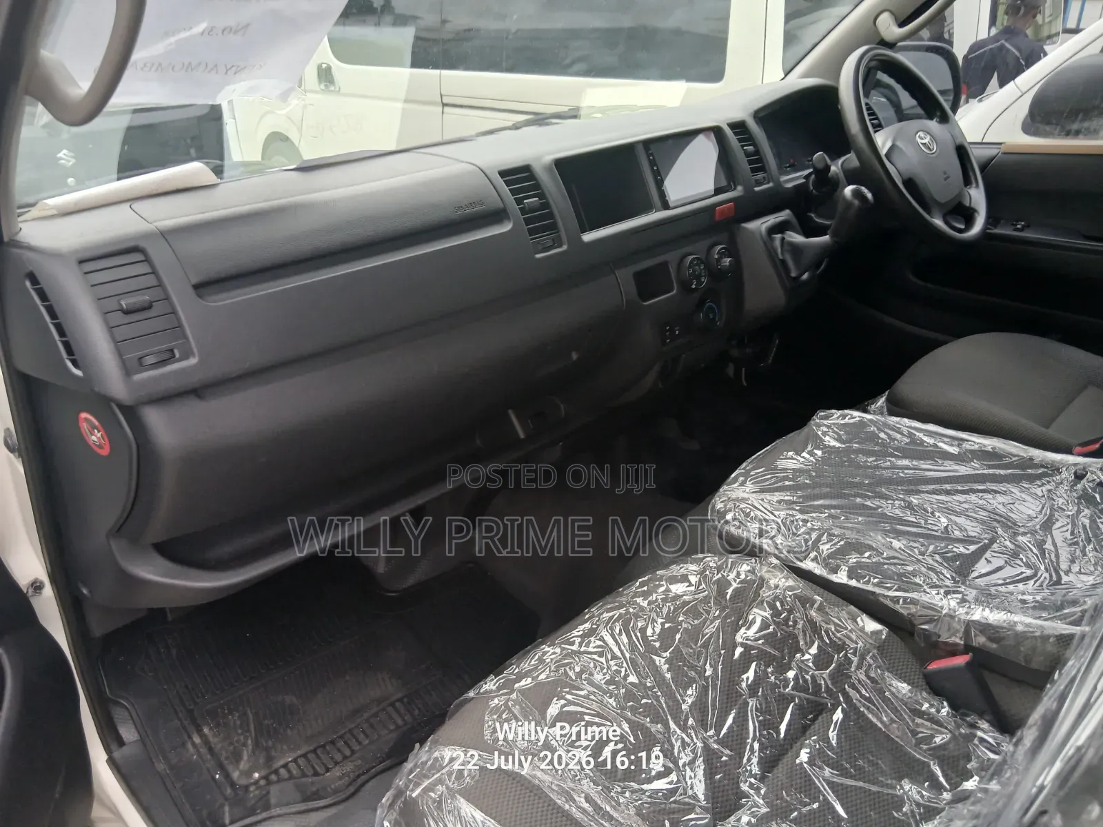 Toyota HiAce 2019 White