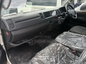 Toyota HiAce 2019 White