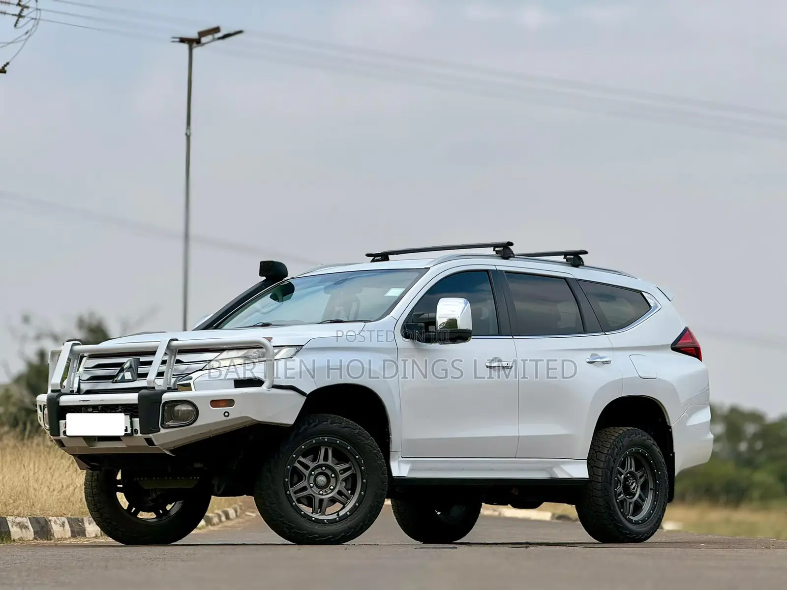 Mitsubishi Pajero 2022 White