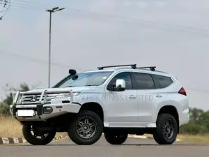 Mitsubishi Pajero 2022 White