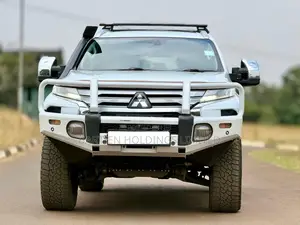 Mitsubishi Pajero 2022 White