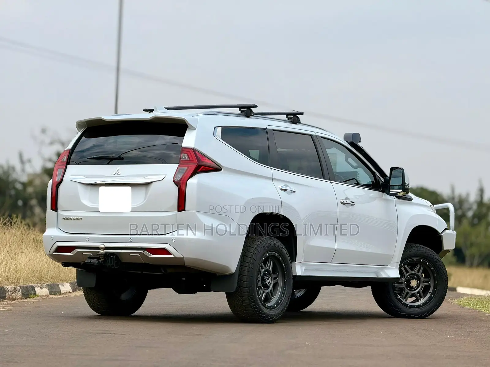 Mitsubishi Pajero 2022 White