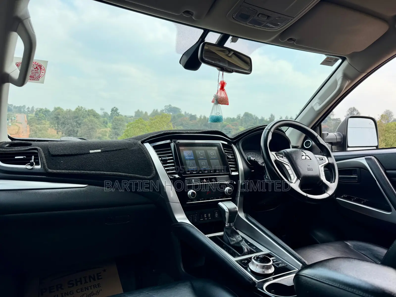 Mitsubishi Pajero 2022 White