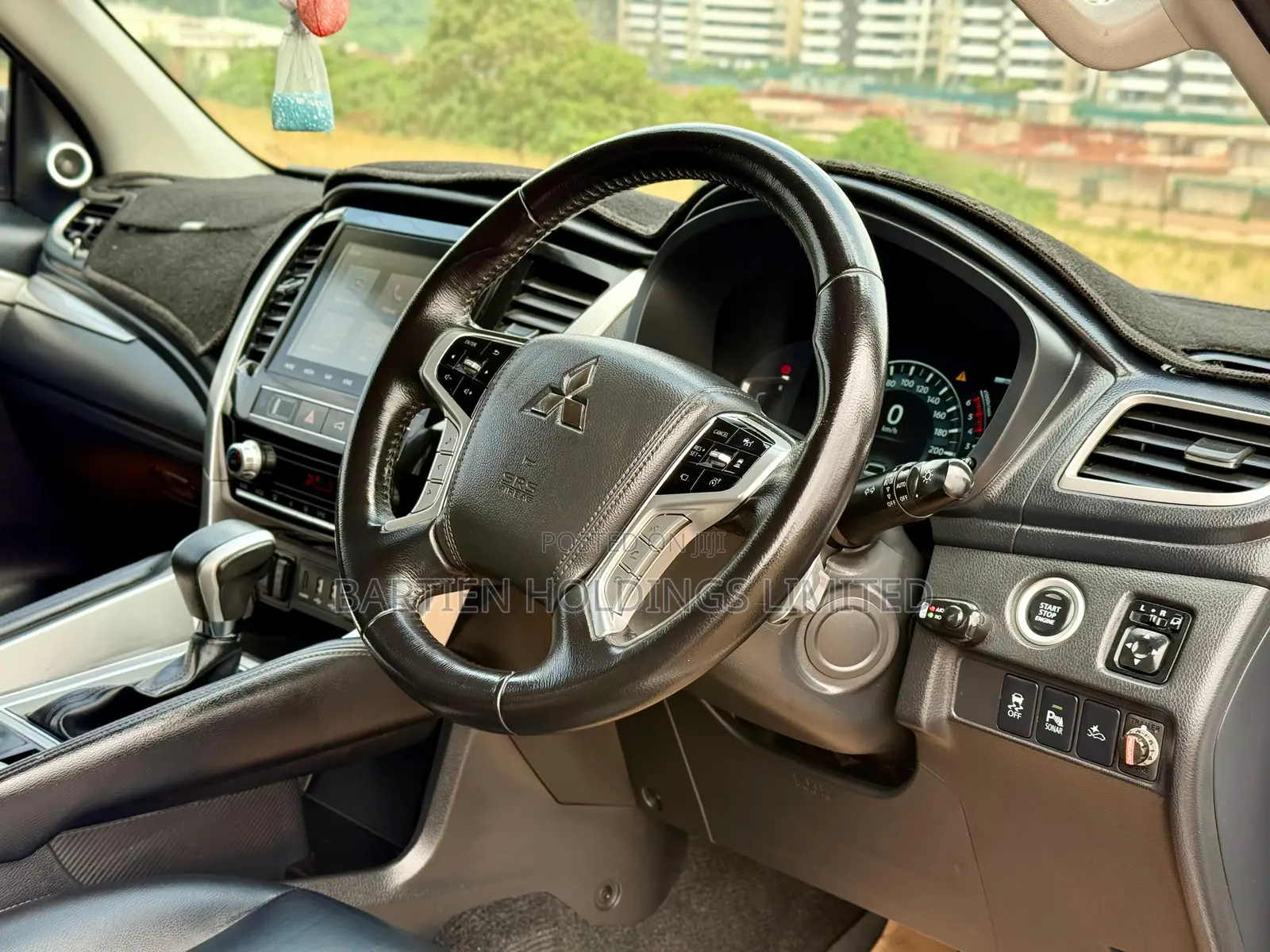 Mitsubishi Pajero 2022 White