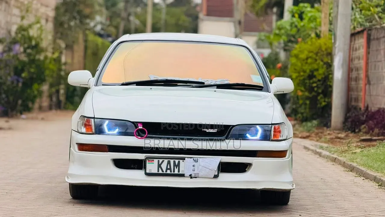 Toyota Corolla 1994 White