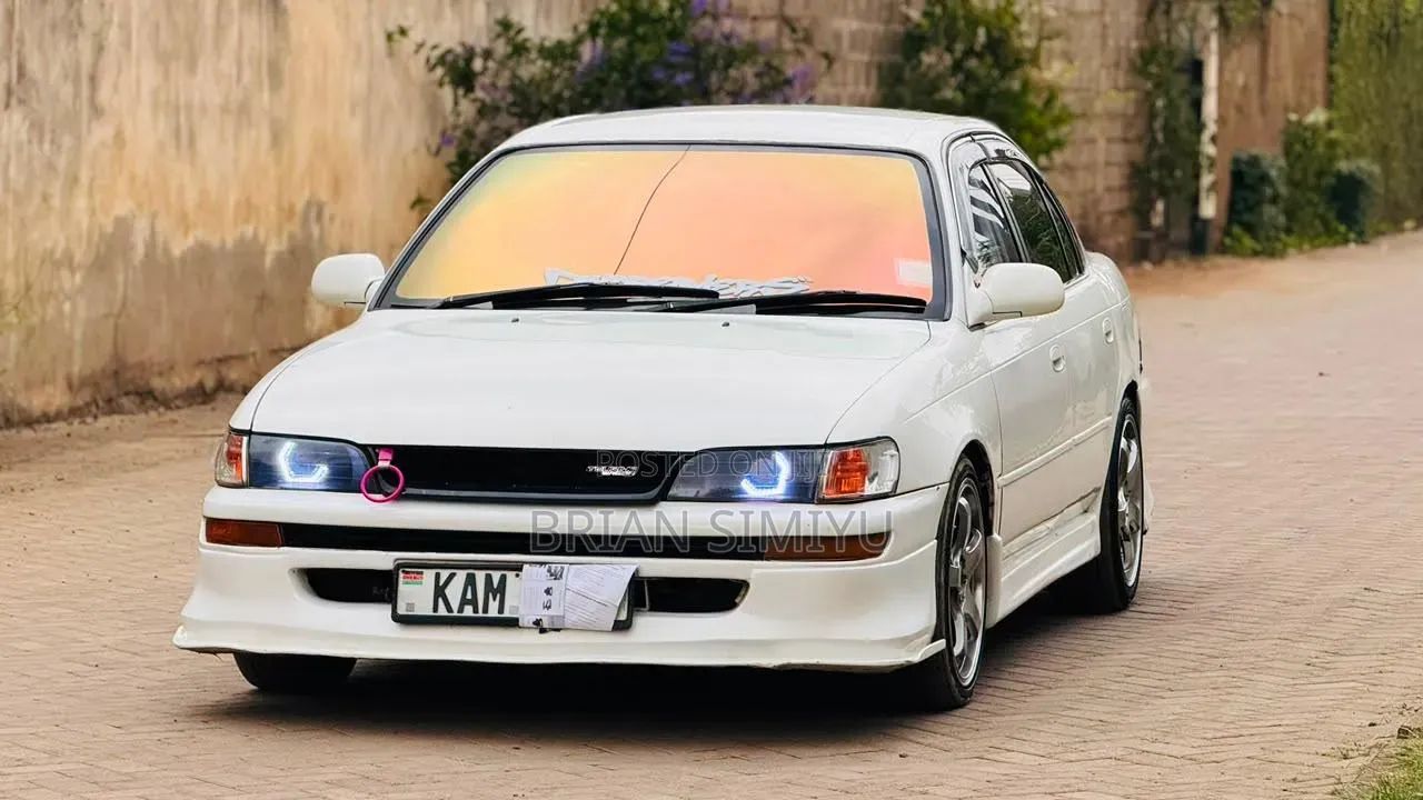 Toyota Corolla 1994 White
