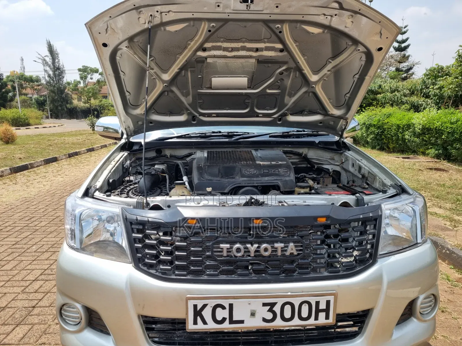 Toyota Hilux 2011 Gray