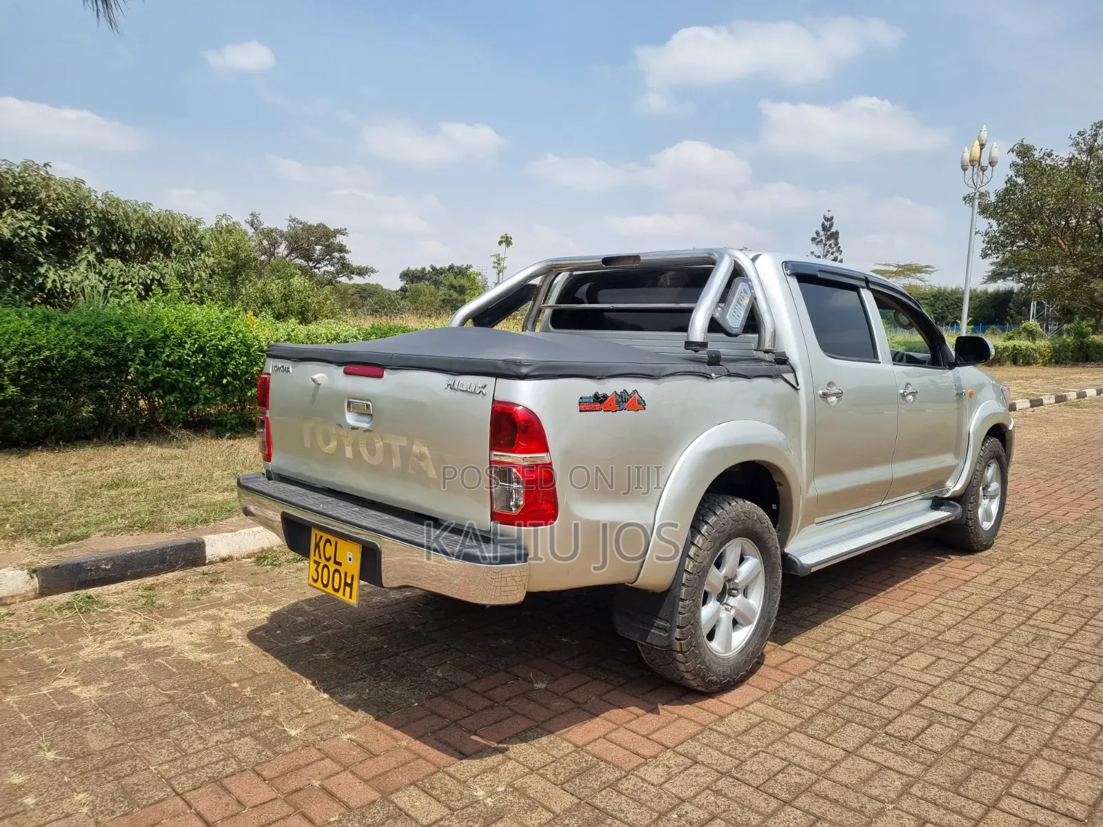 Toyota Hilux 2011 Gray