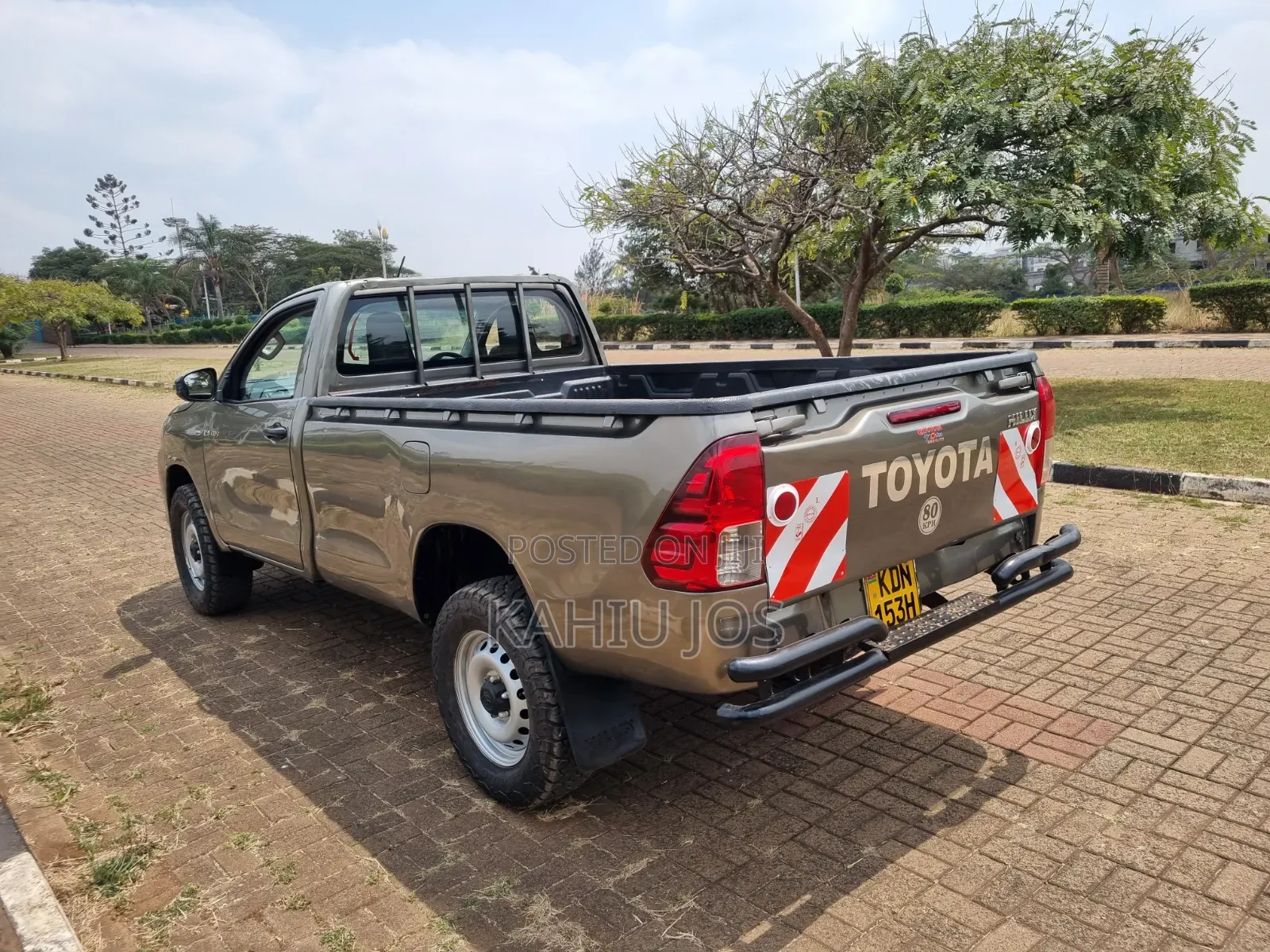 Toyota Hilux 2023 Gold