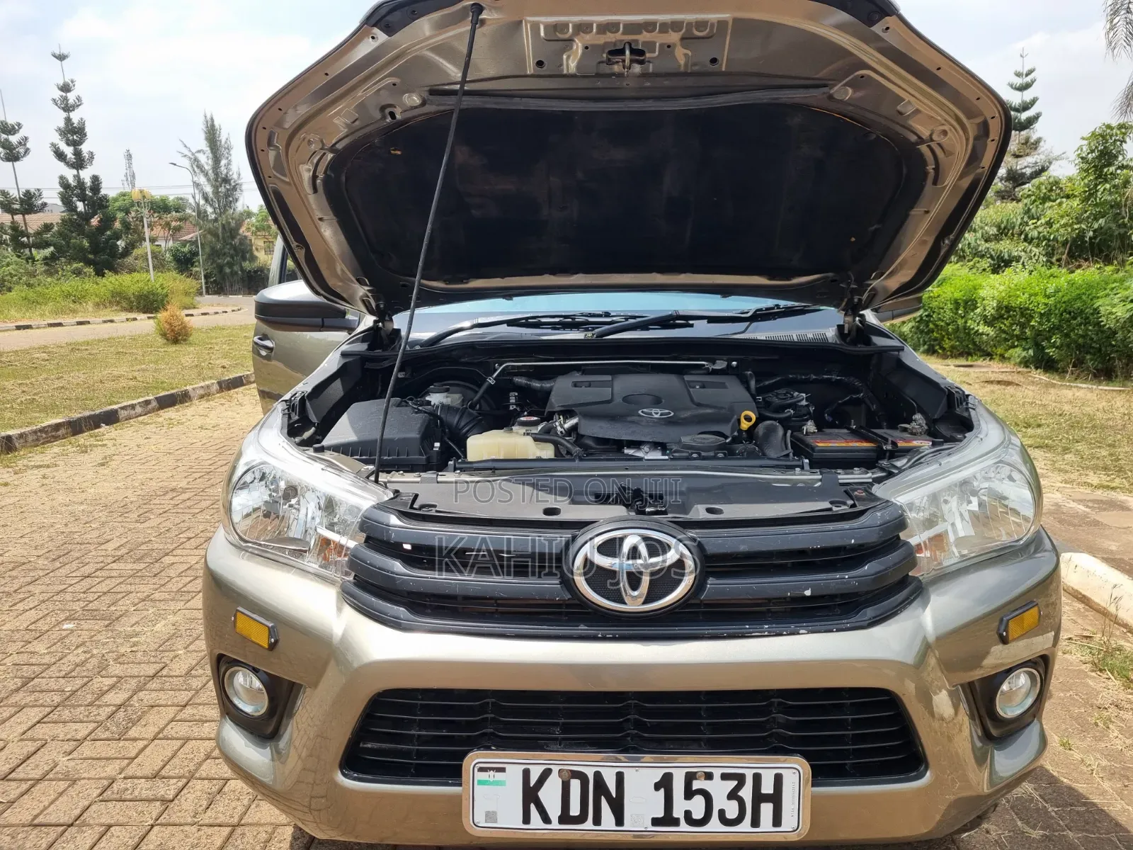Toyota Hilux 2023 Gold