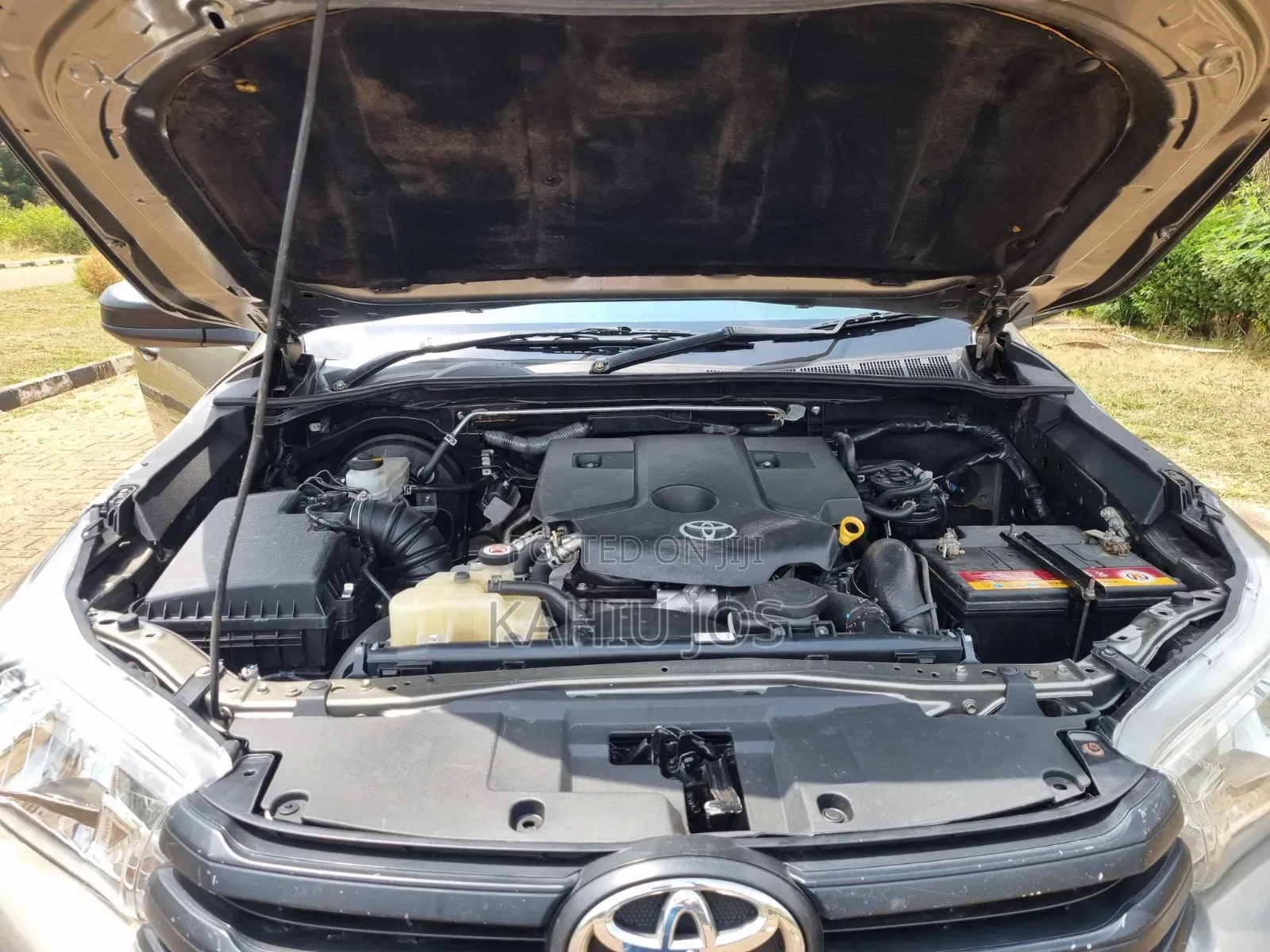 Toyota Hilux 2023 Gold