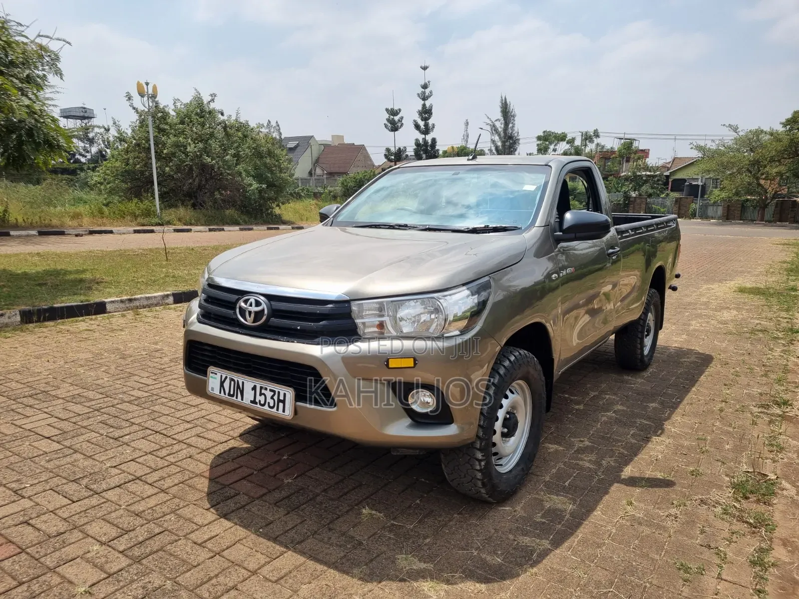 Toyota Hilux 2023 Gold