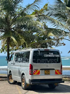 Toyota HiAce 2015
