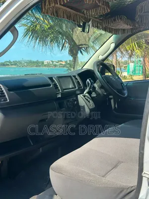 Toyota HiAce 2015