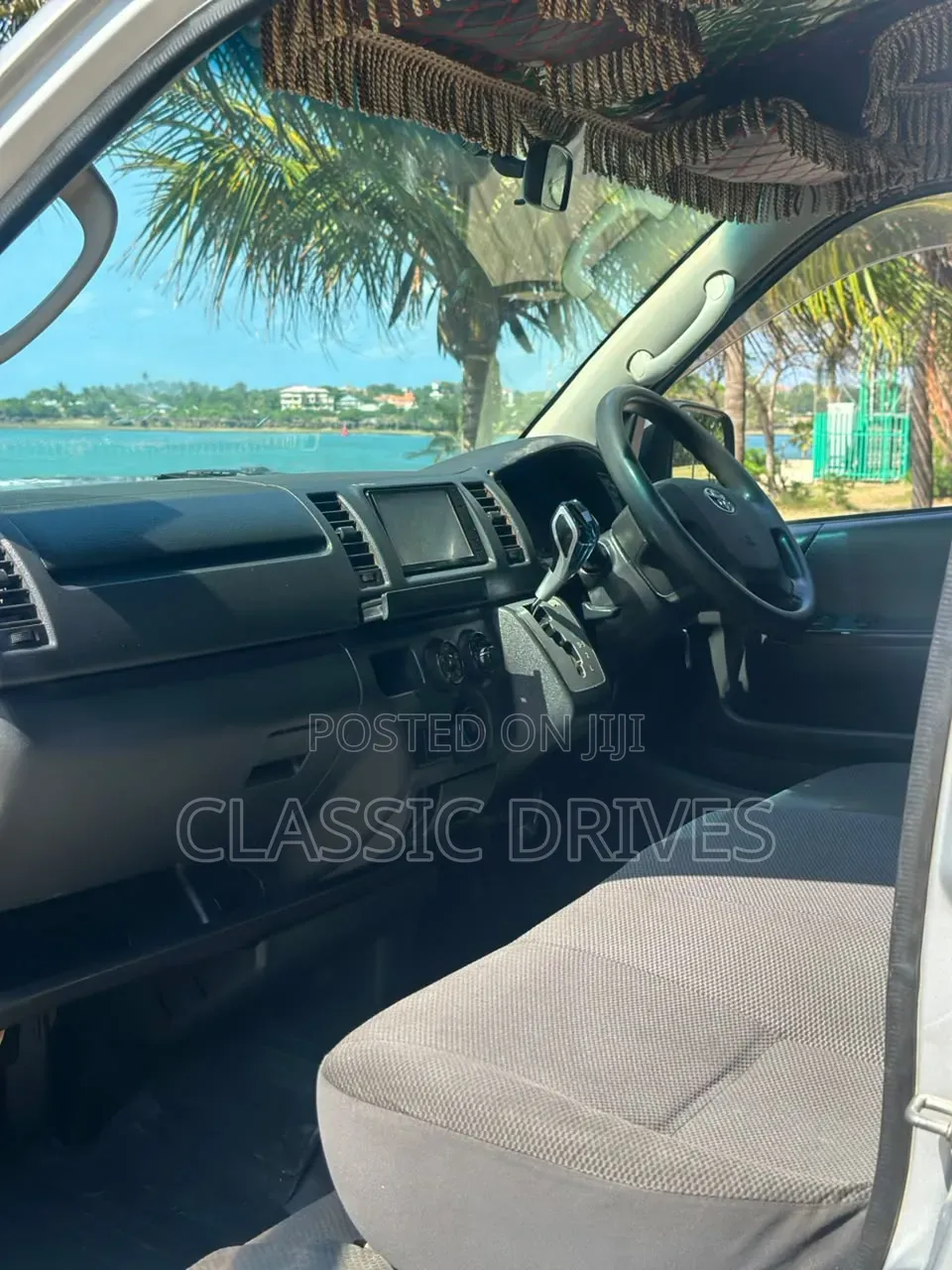 Toyota HiAce 2015