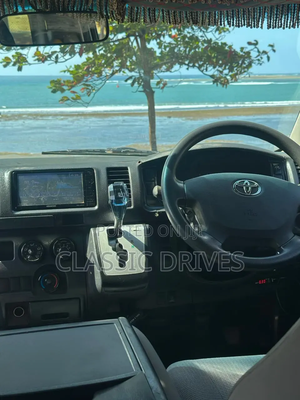 Toyota HiAce 2015