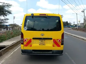 Toyota HiAce 2013 Yellow
