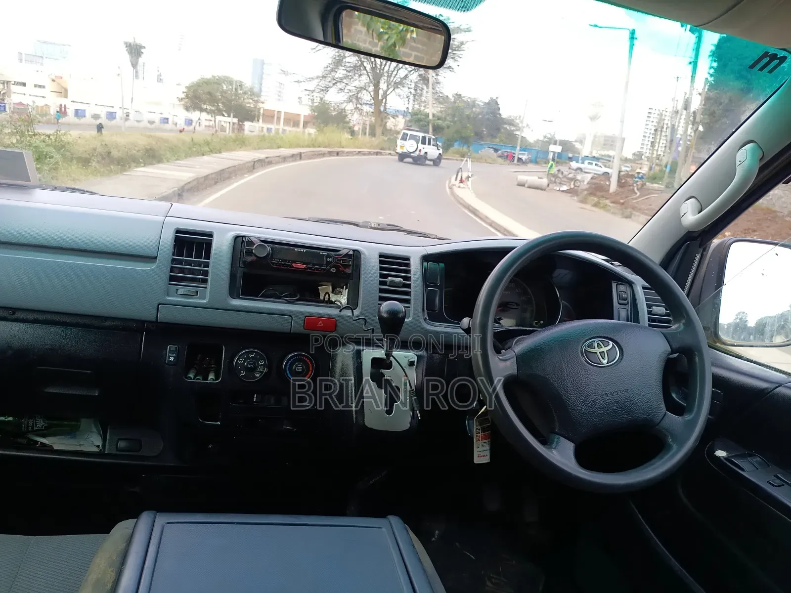 Toyota HiAce 2013 Yellow