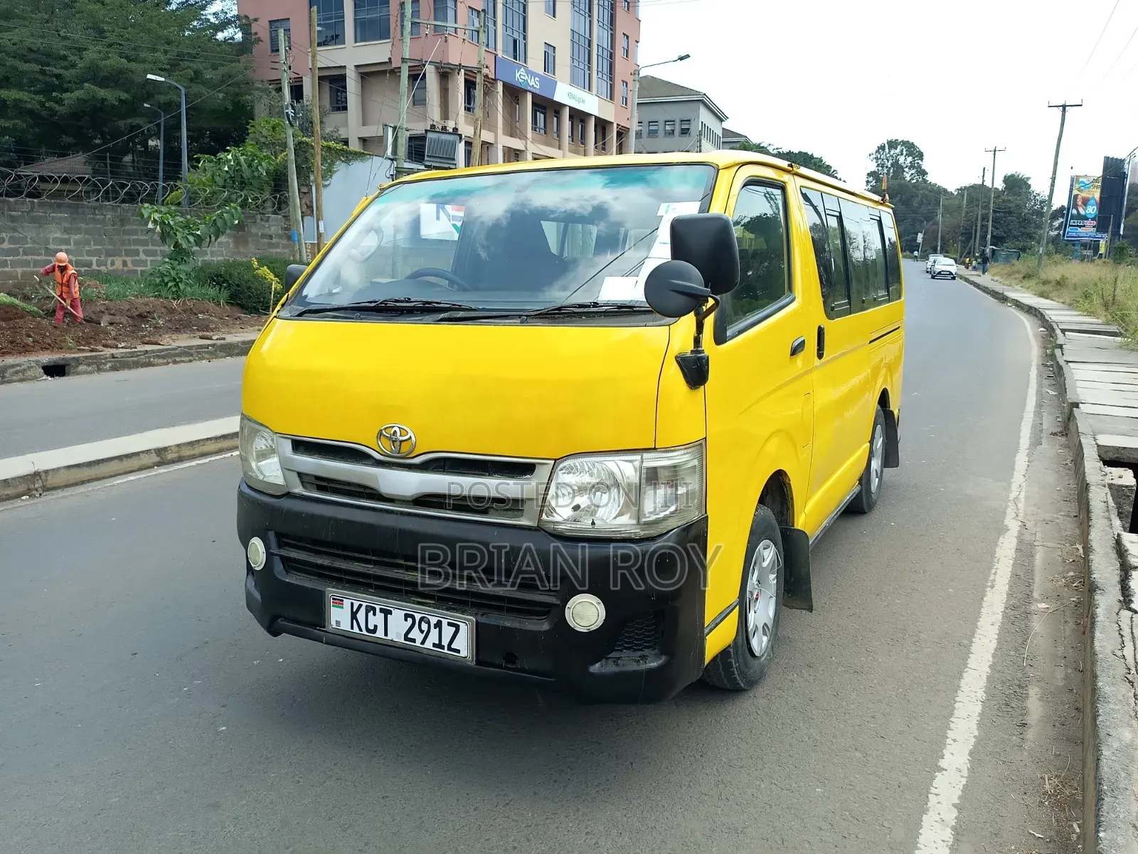 Toyota HiAce 2013 Yellow