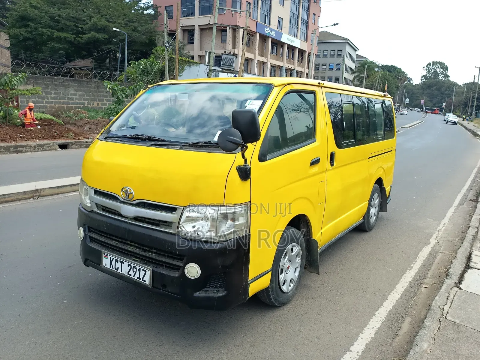 Toyota HiAce 2013 Yellow