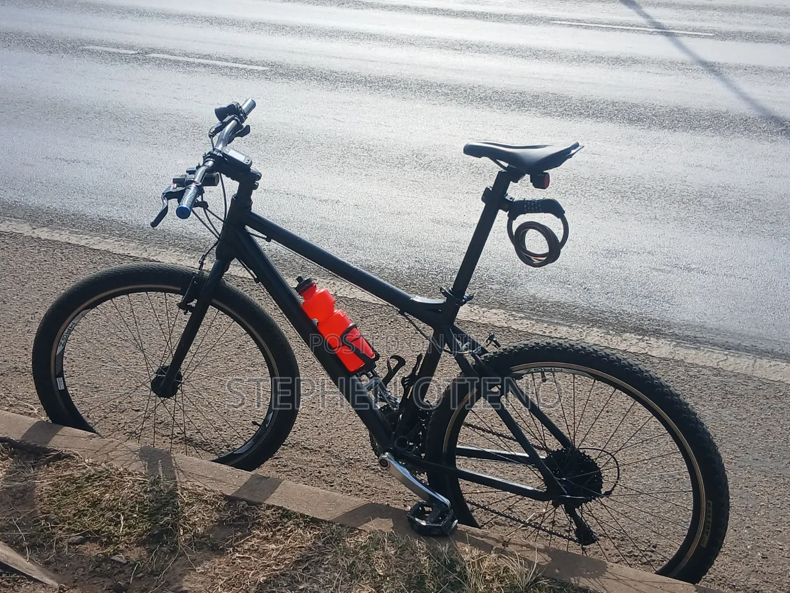 Size 27.5 Carrera Mountain Bike