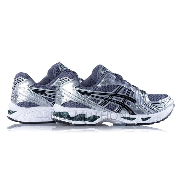 Assorted Y2K Retro-Futuristic Metallic Silver Mesh ASICS Gel-Kayano - thumbnail 4